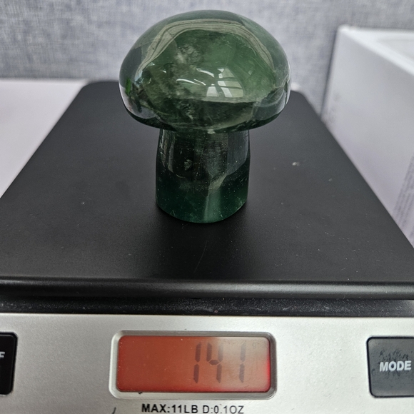 Flourite crystal mushroom carving - Picture 4 of 5